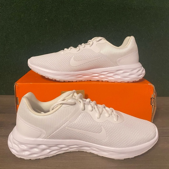 Nike Revolution 6 ‘Triple White’ Size 10 - Picture 7 of 9